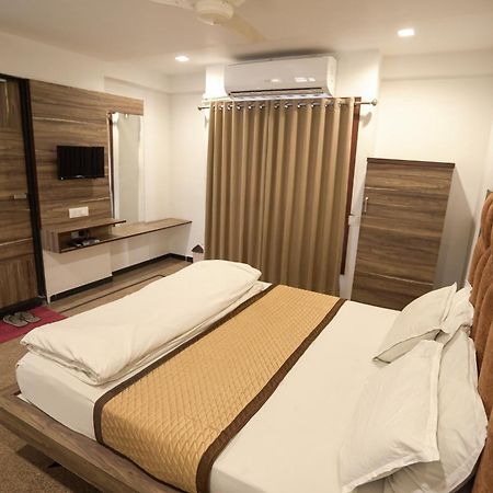 Hotel Shertown Ахмедабад Экстерьер фото