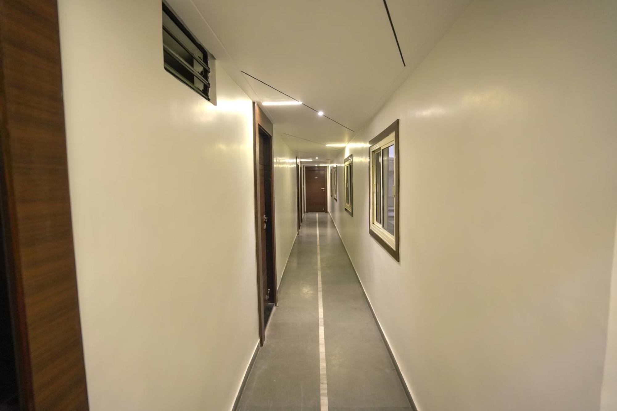 Hotel Shertown Ахмедабад Экстерьер фото